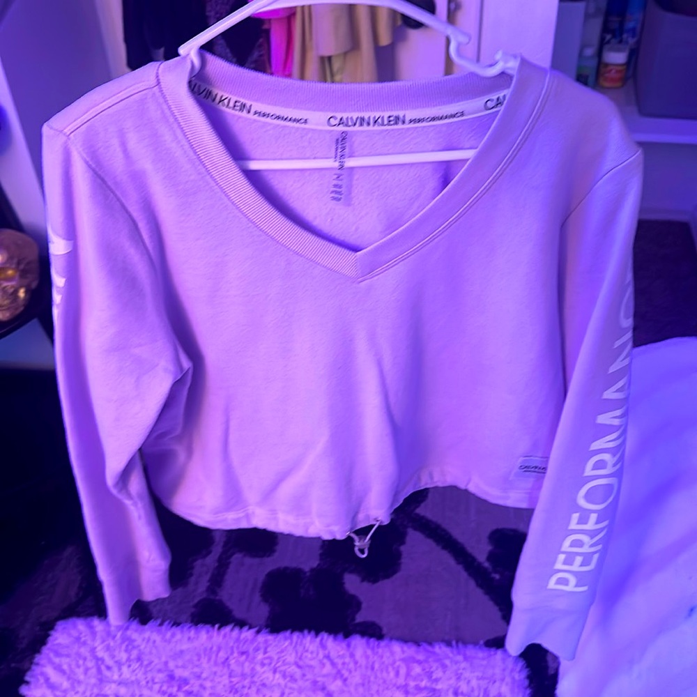 This violet Calvin Klein cropped sweatshirt Size Medium